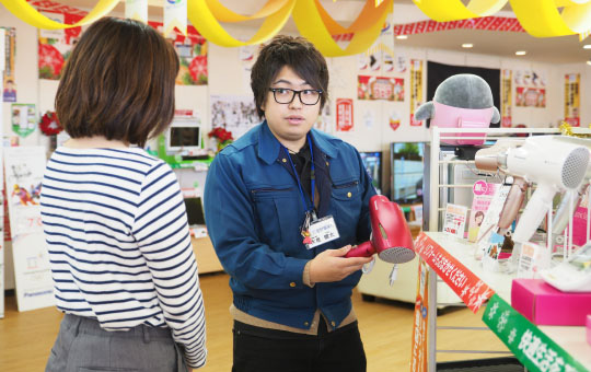 電気工事を行っている写真